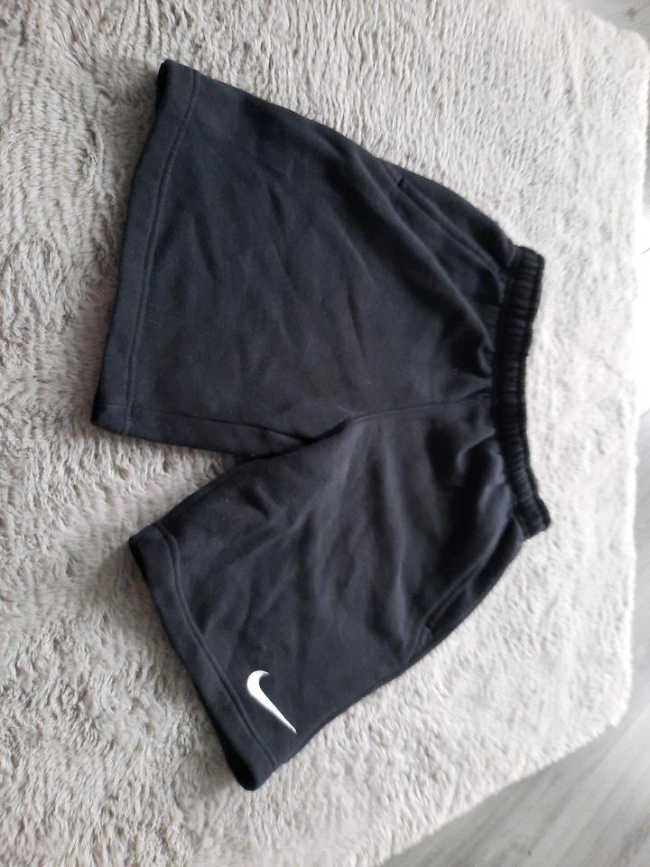 Nike shorts Größe 137/147 in Emsdetten