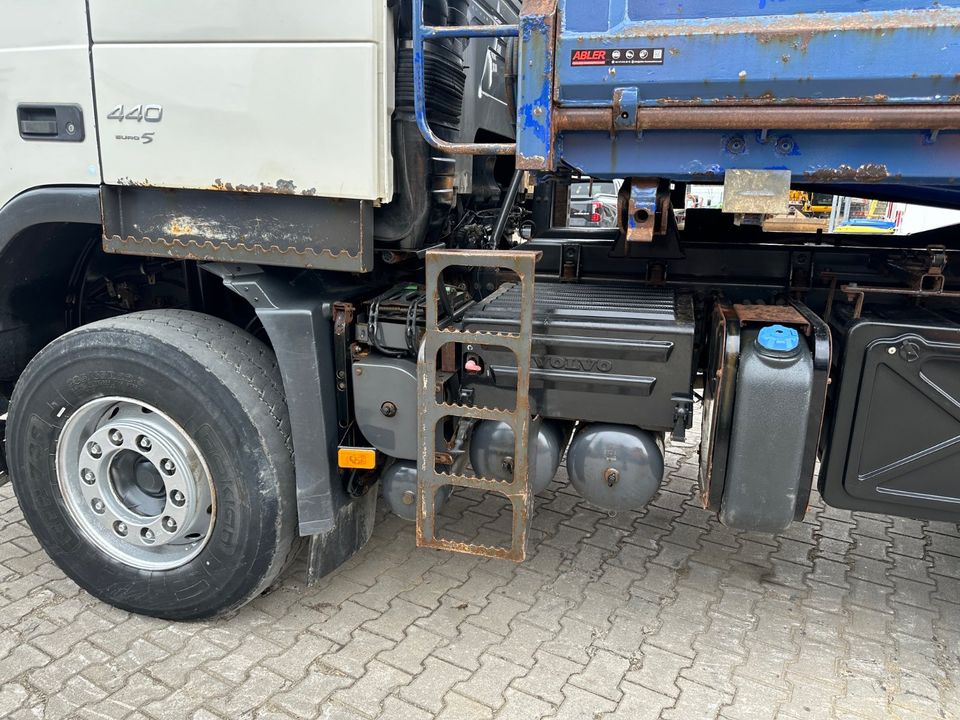 Volvo FM440 3-Seiten-Kipper Bordmatic Winterdienst 6x4 Klima in Aichach