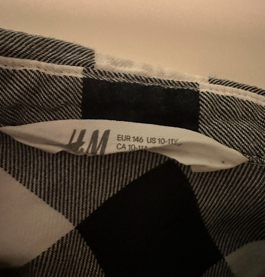 H&M Caro Hemd schwarz/weiß 146 in Berlin
