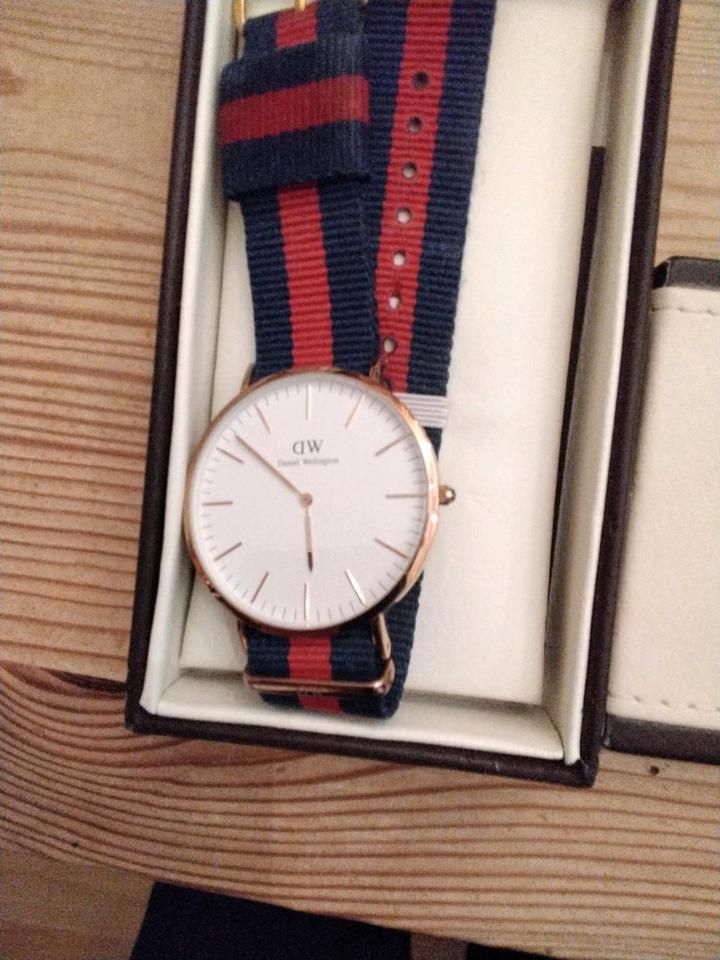 Daniel Wellington Uhr, 40mm, Goldfarben, neue Batterie in Glückstadt