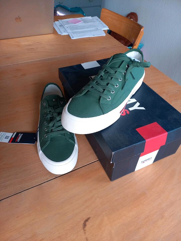 Tommy Jeans Canvas Sneaker grün in 43 – NEU in Oldenburg