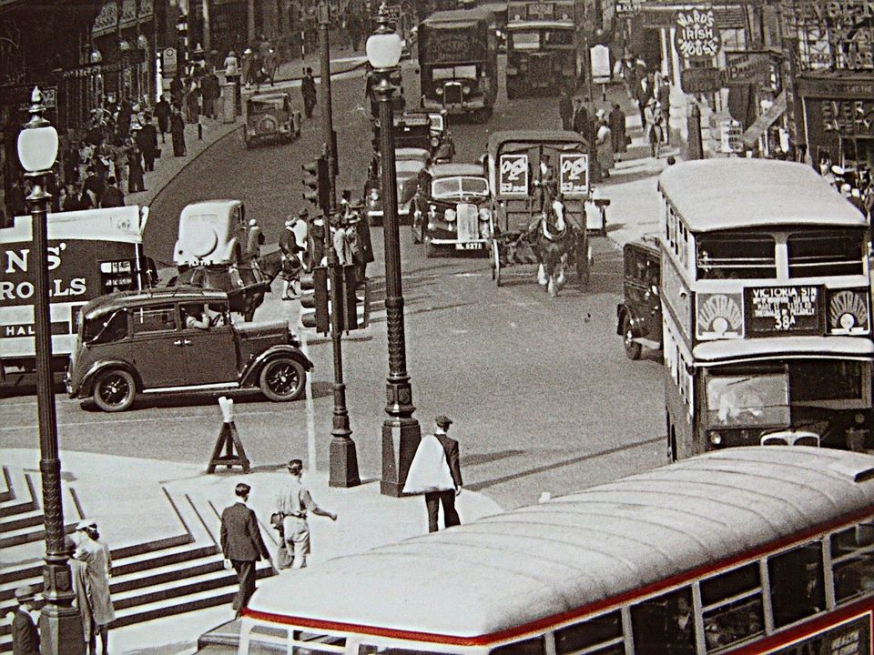 tolle Wanddekoration: auch damals gab es  "moderne" Fahrzeuge in Lüdenscheid