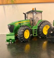 Bruder John Deere 7930 mit Frontlader & Tandemachanhänger Bayern - Fürstenfeldbruck Vorschau