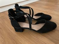 Elegante schwarze Schuhe mit leichtem Absatz Berlin - Karlshorst Vorschau