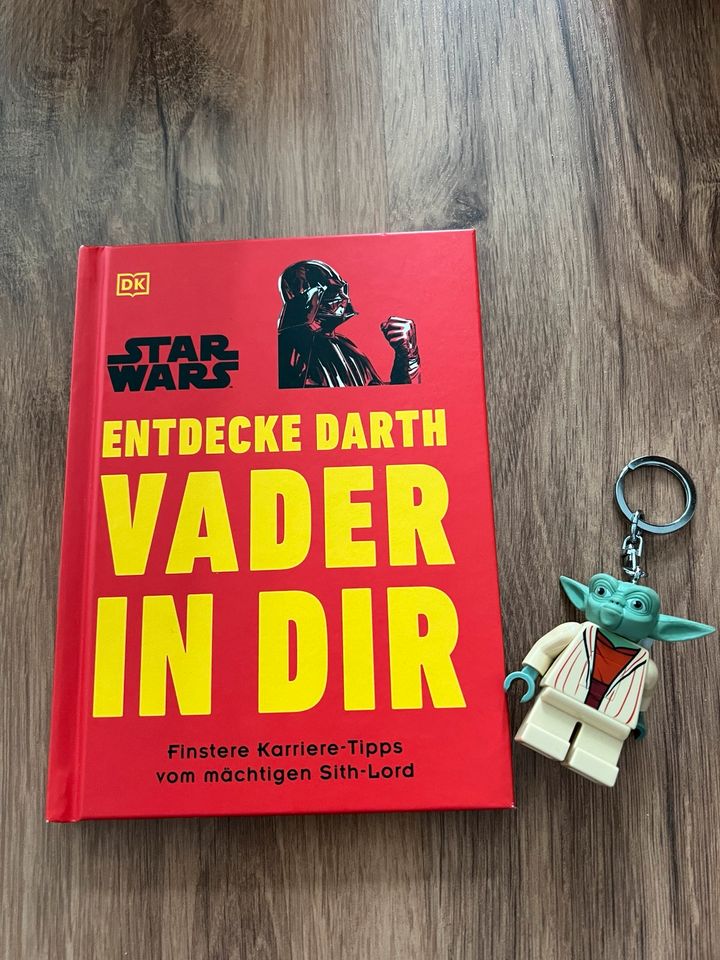 Star Wars Drath Vader Buch und Anhönger in Hattert