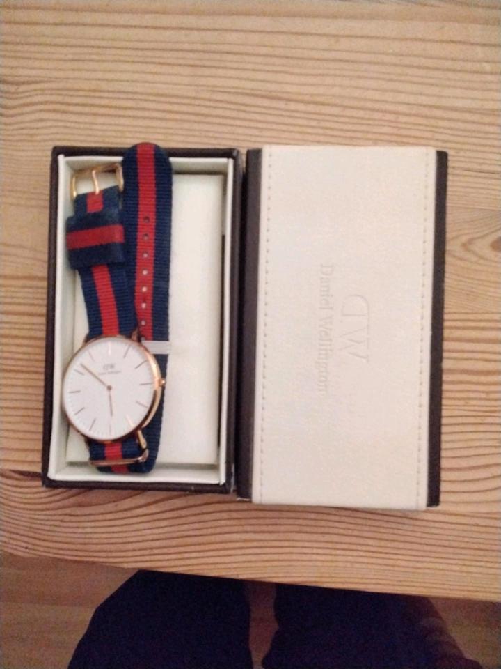 Daniel Wellington Uhr, 40mm, Goldfarben, neue Batterie in Glückstadt