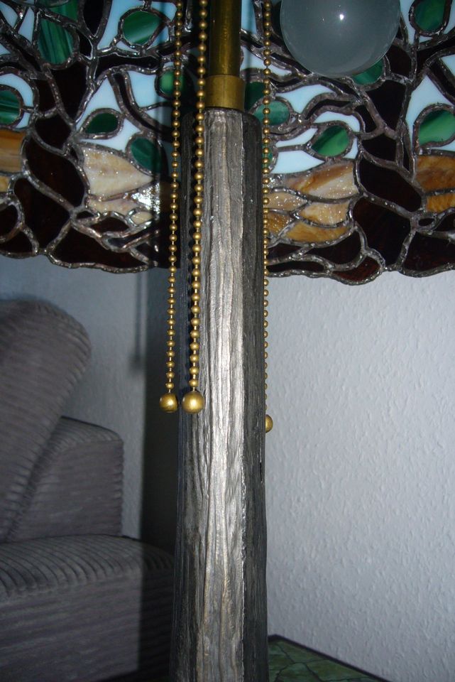 Tiffany Lampe Mod. Lebensbaum, 70 cm hoch Schirmdurchmesser 52 cm in Berlin