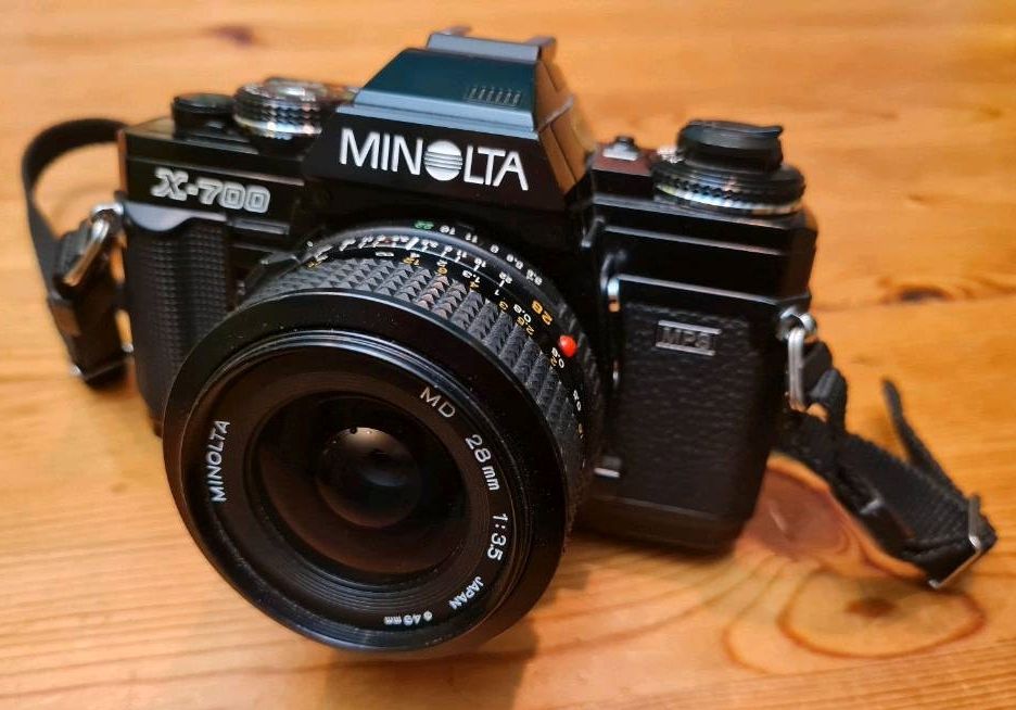 Kameraausrüstung Minolta X-700 div. Objektive Blitzgeräte Winder in Hamburg