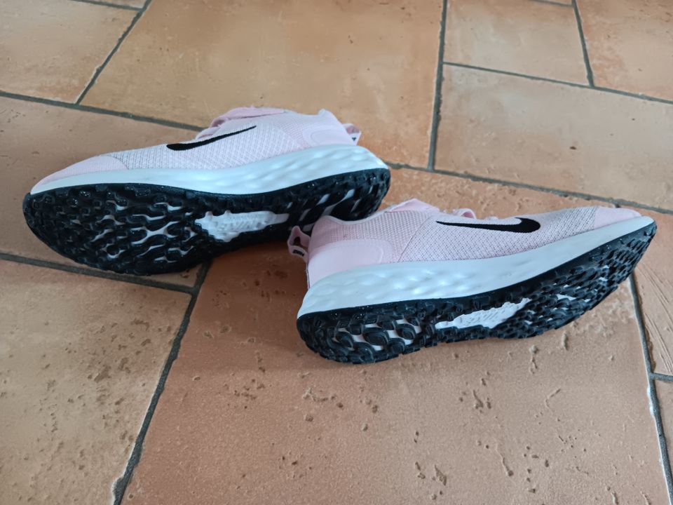 Nike Sportschuhe Gr. 34 rosa in Friesenheim