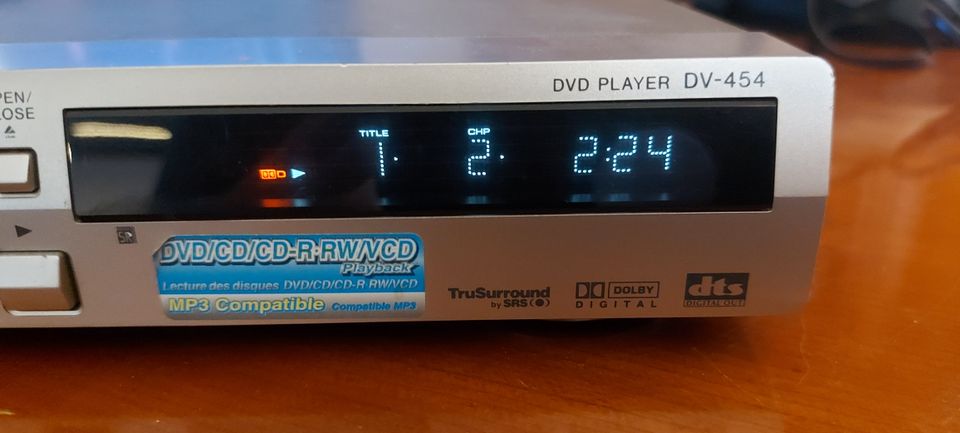 Pioneer DVD player DV-454 mit Fernbedienung und Anschlusskabeln in Arnsberg