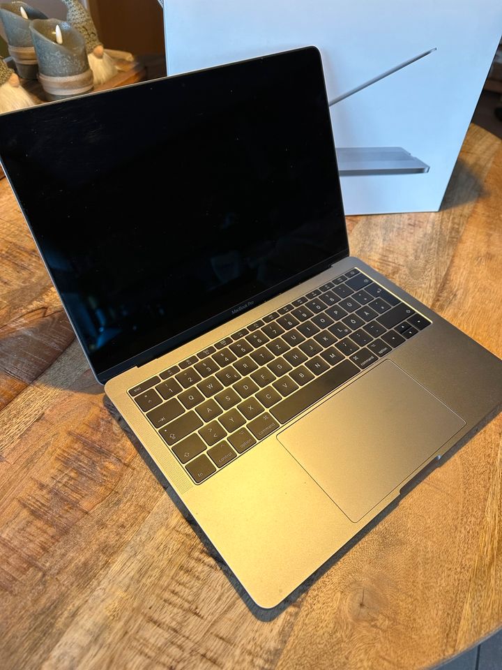 MacBook Pro 2017 13“ in Heek
