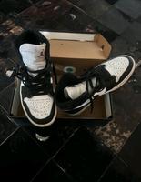Nike Air Jordan 1 High Special Edition Gr. 40 schwarz weiß Golf München - Ramersdorf-Perlach Vorschau