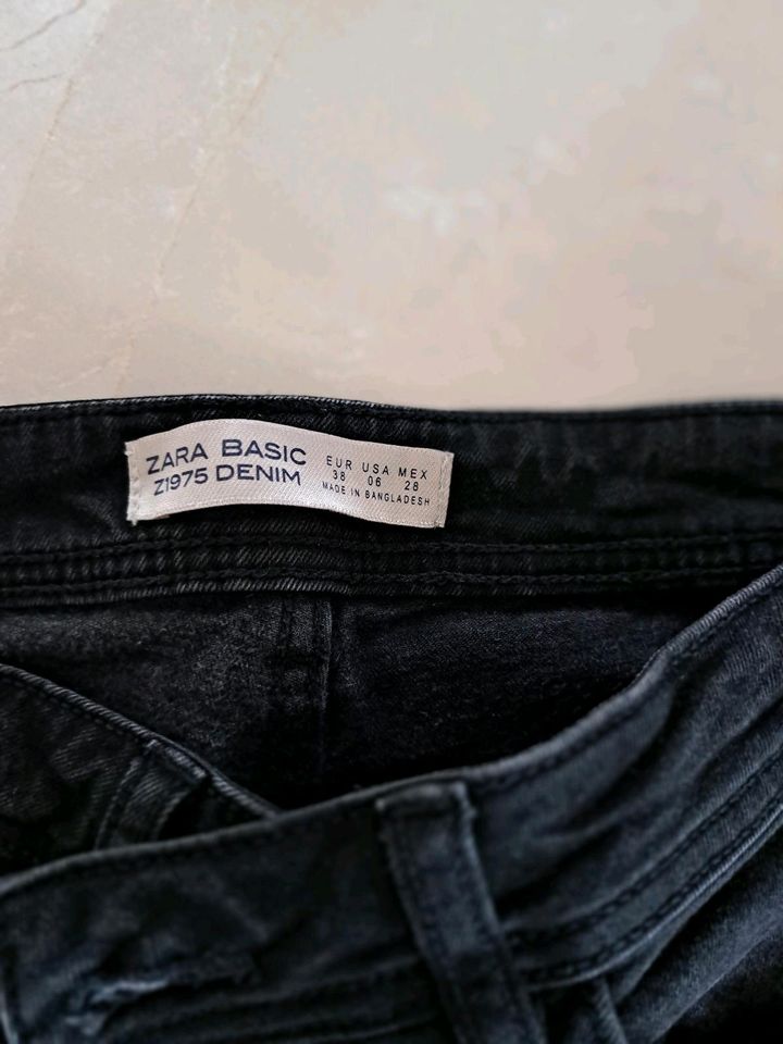 Skinny Jeans Zara Größe 38 schwarz-grau in Theilheim