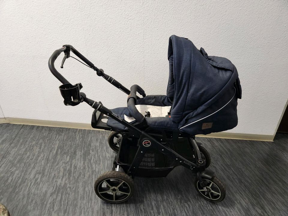 2 in 1 Kinderwagen (Babywanne / Sportsitz) in Berlin