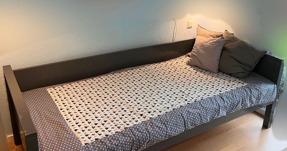 Bopita Bett / Kinderbett / Jugendbett - für 90x200cm Matratze in Weinstadt