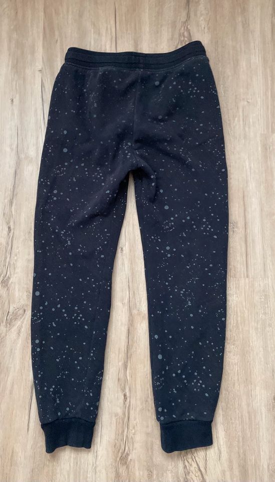 Schwarze Jogginhose / grau gefleckt, H&M, 140 in Bad Staffelstein