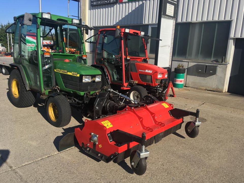 Kommunaltraktor Hako Yanmar John Deere Mähwerk Mulcher in Engstingen