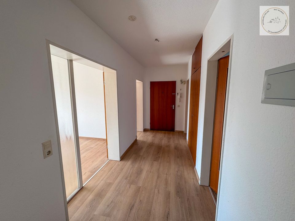 Diese exklusive Penthouse-Wohnung befindet sich im Herzen von Schömberg und bietet ein modernes und komfortables Wohnambiente auf höchstem Niveau. Die Immobilie erstreckt sich über die 5. Etage... in Schömberg b. Württ