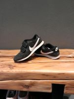 Kinder Nike Sneaker Gr. 33,5 Bayern - Arnstorf Vorschau