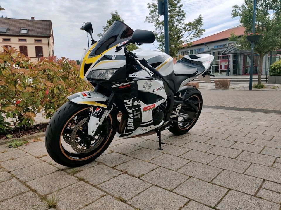 Honda CBR 600 RR PC40 „Playboy Racing“ Tausch Speed Triple R in Dannstadt-Schauernheim