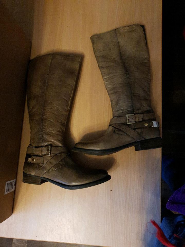 Schöne Stiefel Gr. 39 in Jever