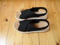 Sandalen Clarks Gr.39 (eher Gr.39,5) Neu, Stretch Berlin - Spandau Vorschau