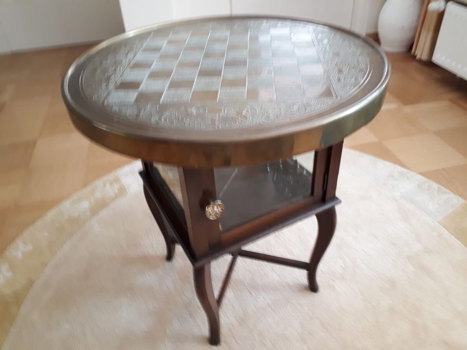 Kleiner antiker Tisch, Schachbrett aus Messing, Rauchertisch in Eckernförde