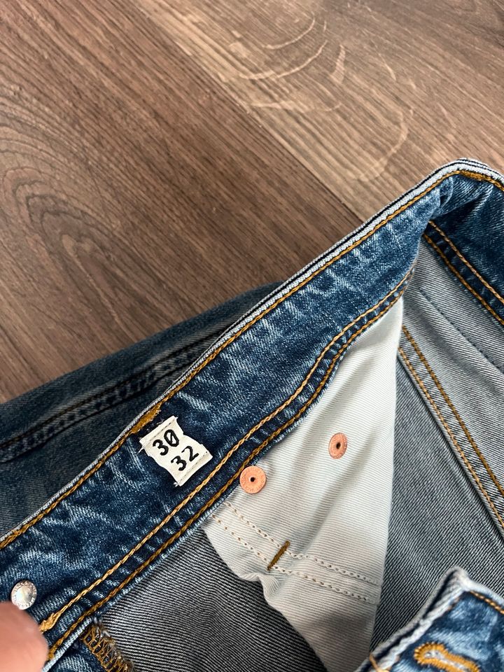 Neue Jack & Jones Jeans, Comfort Fit Mike, W 30/32 in Köln