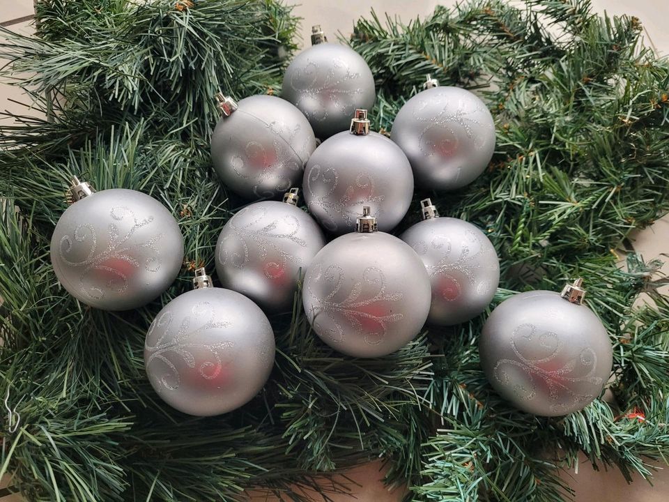 10 silberne Weihnachtsbaumkugeln Baumschmuck Weihnachtsbaum in Hude (Oldenburg)