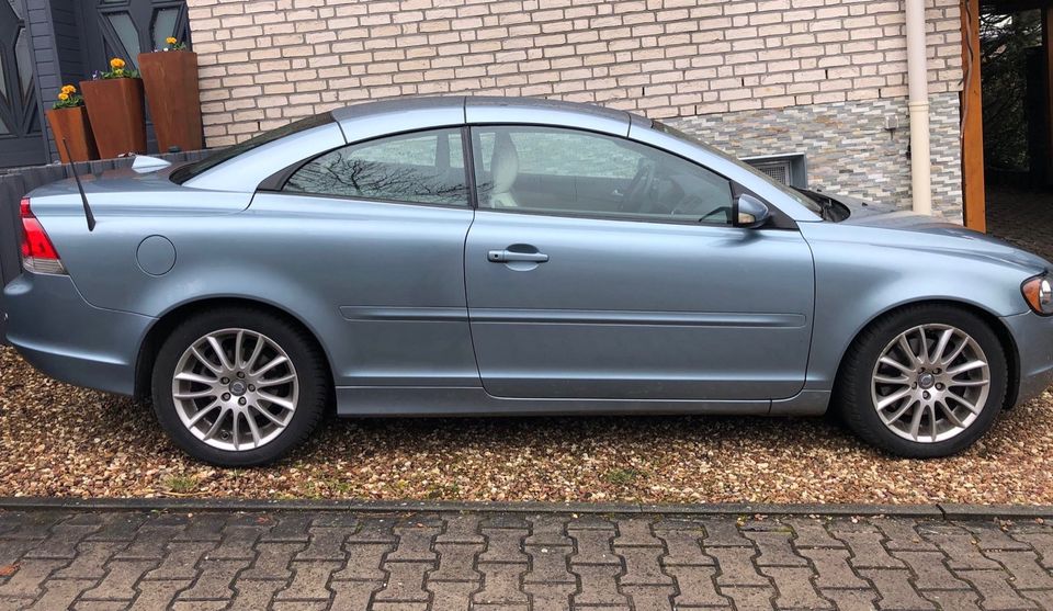 Volvo C70 Cabrio 2.4i SUMMUM/170 PS/LEDER/BENZIN/NAVI/TÜV in Westhofen