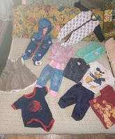 Babykleidung  11 Teile Größe 62 Kleid Hosen Bodys Schlafanzug Berlin - Reinickendorf Vorschau