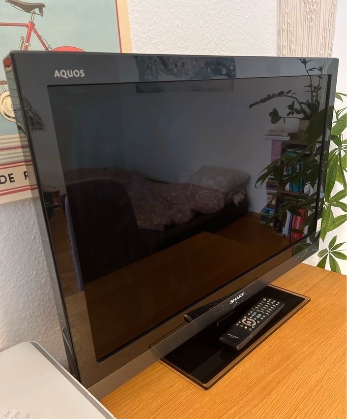 32 Zoll LCD Fernseher (Sharp) zu verkaufen in Bonn