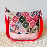 Tasche Damen Umhängetasche rot rosa NEU Handmade Handarbeit Nordrhein-Westfalen - Soest Vorschau