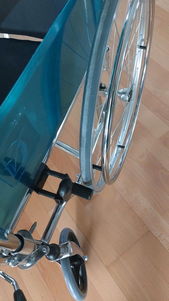 Rollstuhl 45 cm Sitzfläche neuwertig in Gerabronn