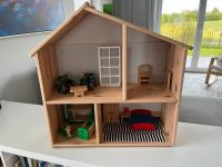 Ikea Flisat Holz Puppenhaus/Wandregal inkl. Einrichtung Schleswig-Holstein - Heikendorf Vorschau