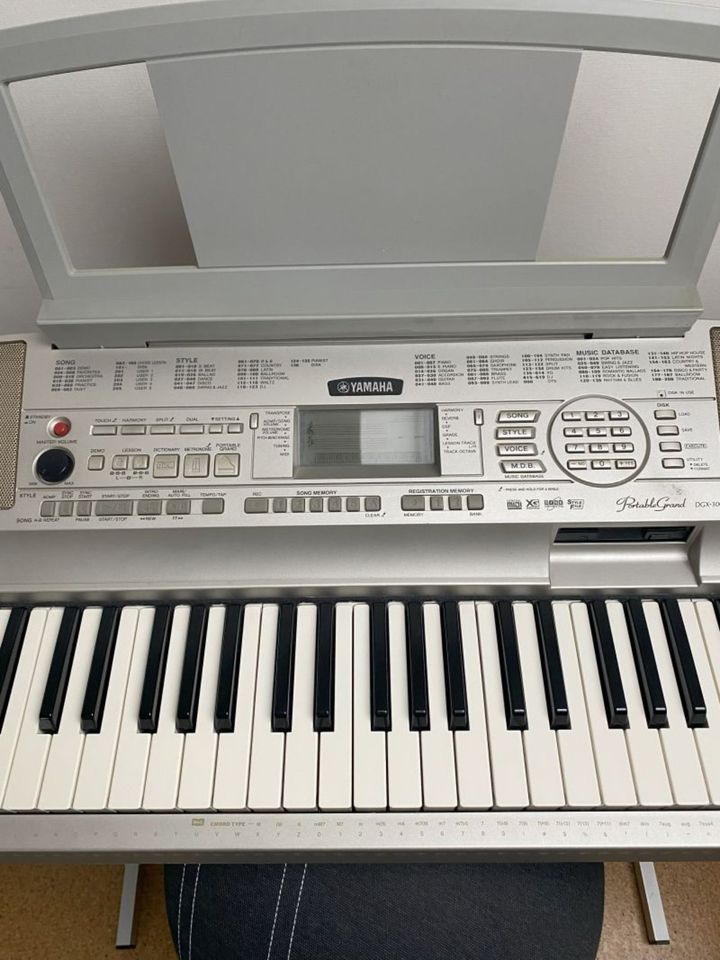 Keyboard Yamaha DGX300 in Geilenkirchen