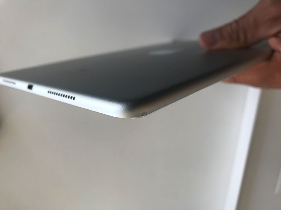 Apple iPad Pro 2016 1. Gen 32GB, Wi-Fi, 9,7 Zoll - Silber mit OVP in Aurich