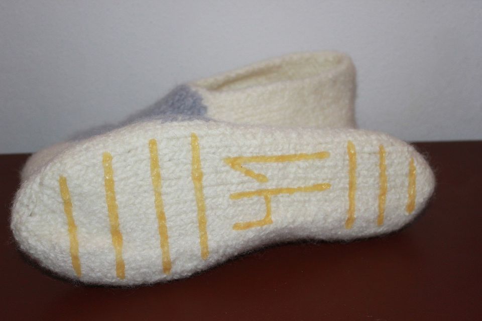 Gr. 41, Filzpantoffeln, Filzhauschuhe, Filzpuschen, Strickfilz in Xanten