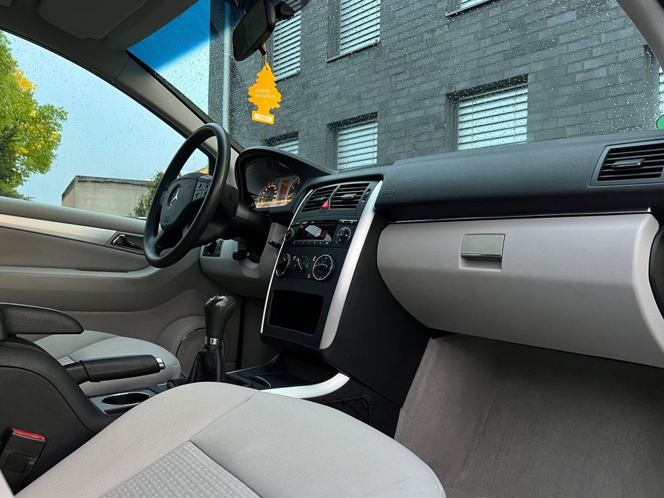 Mercedes B Klasse 150 Avantgarde Klima*E-Fenster*2.Schlüssel*ESP* in Duisburg