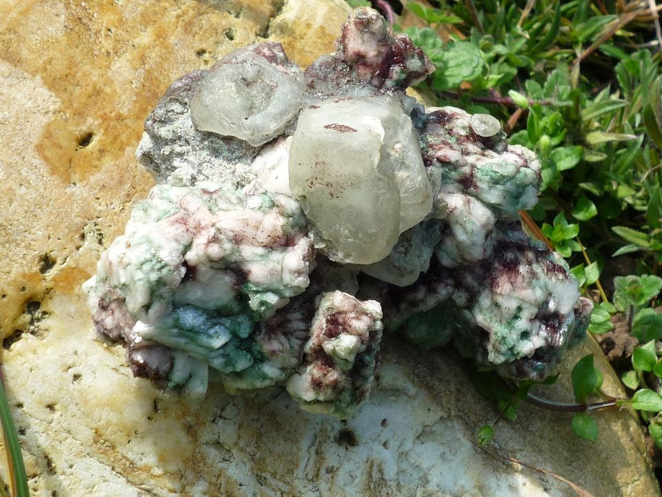 Seltene grüne Kalzitkristalle Mineralien Alte Sammlung in Eschelbronn