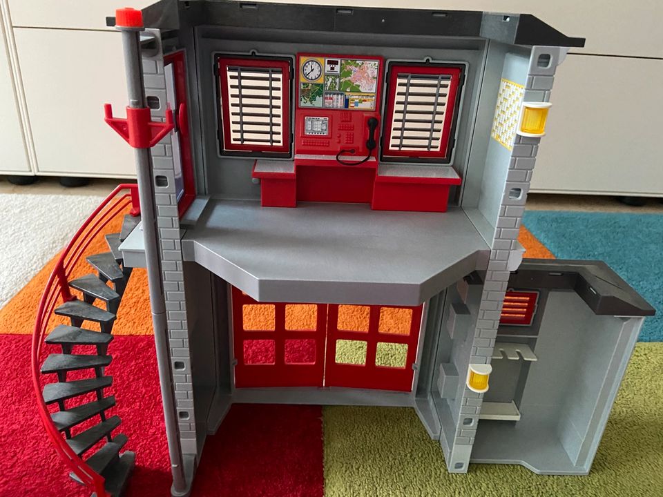 PLAYMOBIL City Action 5981 Station de Pompiers