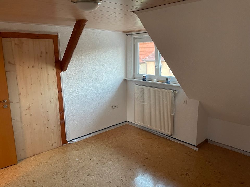 Sonnige 3 Zimmer-Dachgeschosswohnung und EBK in Niederstotzingen in Niederstotzingen