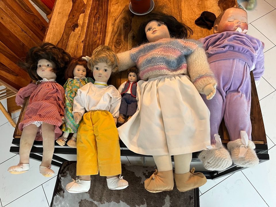 Sehr alte Puppen mit Perücke in Reichenau