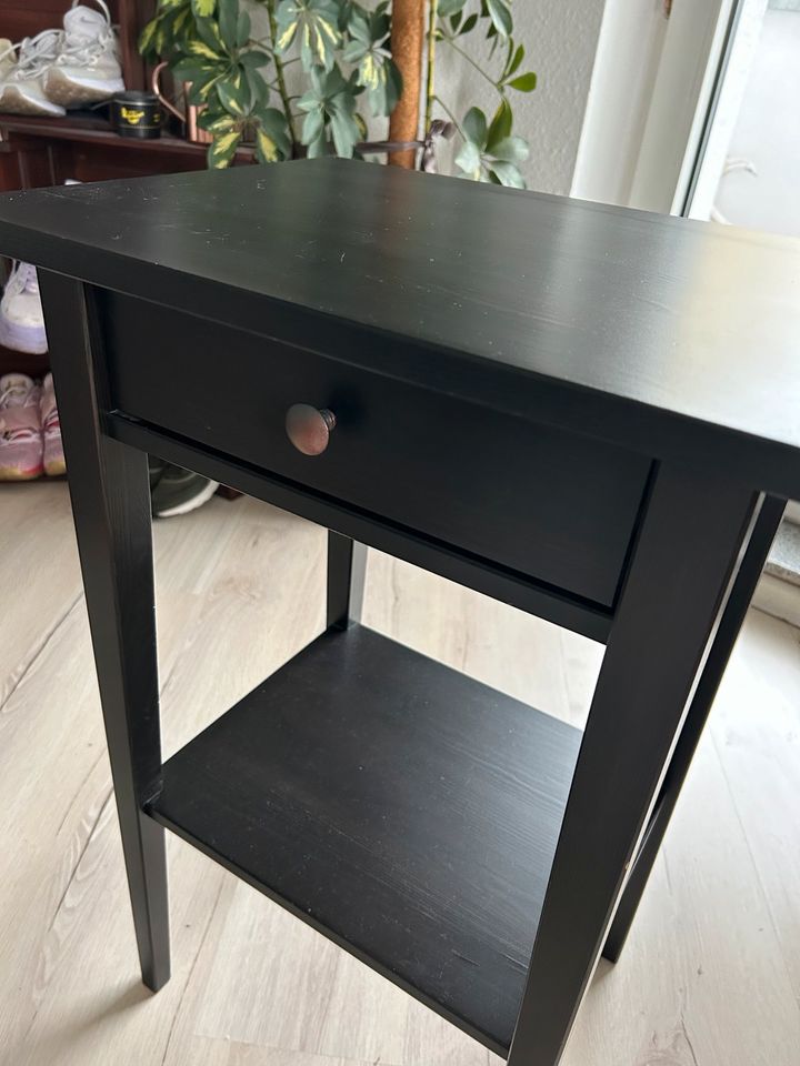 IKEA Hemnes Nachttisch schwarz/braun in Berlin