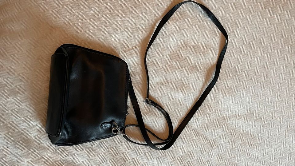 Ledertasche aus England in Mettmann