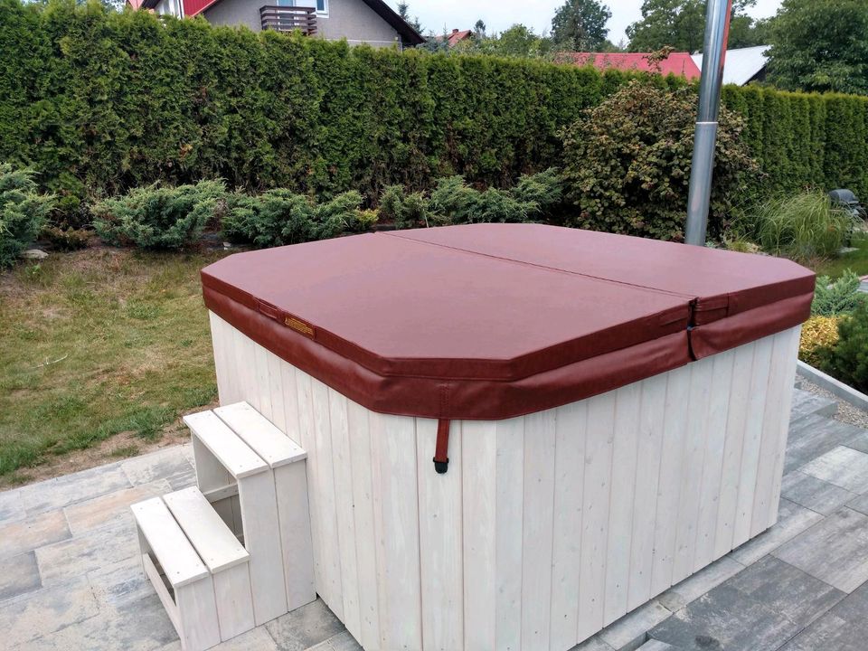 Hot Tub Whirlpool Jacuzzi Badefass mit Holzofen in Hamburg