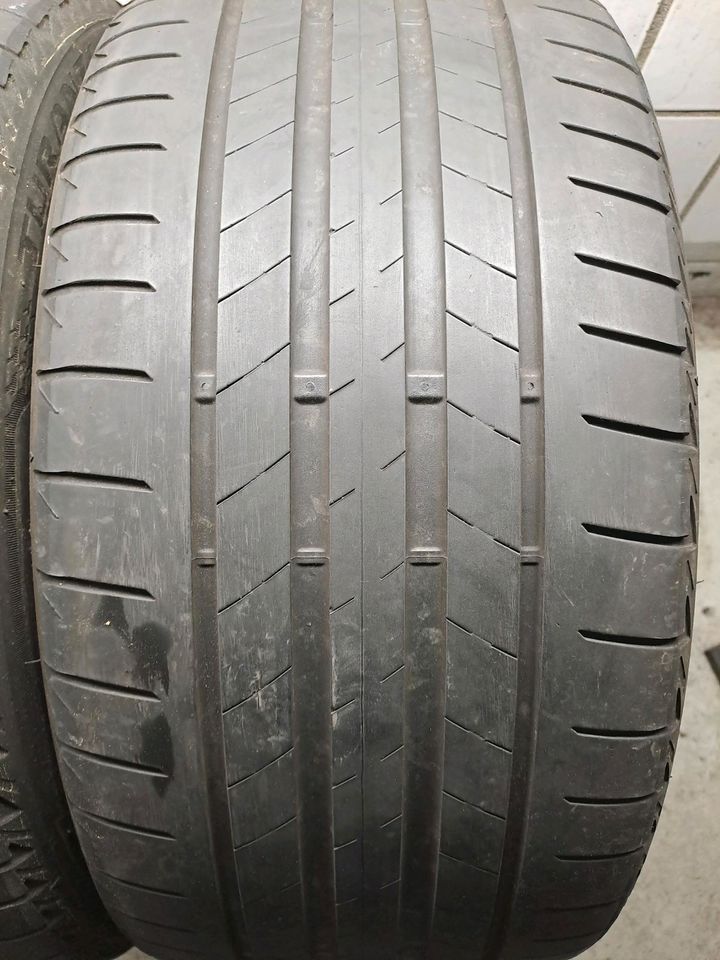 2021 - 2x 255/40 R18 99Y Bridgestone Sommerreifen in Böblingen