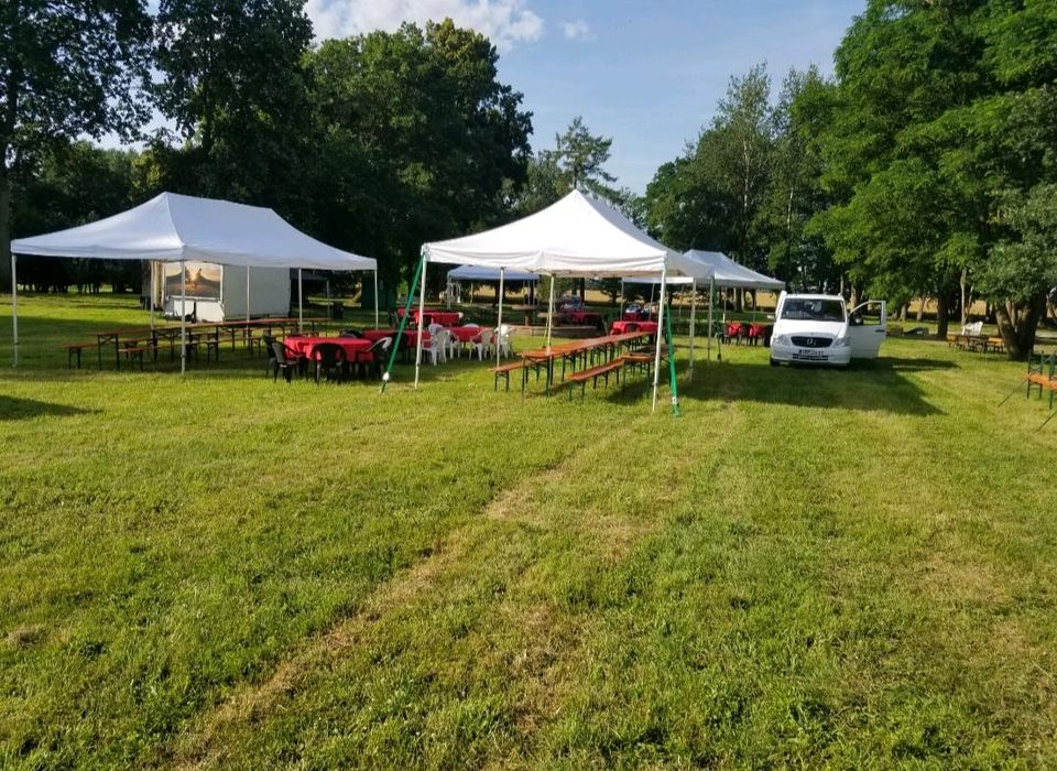 Vermiete Partyzelt Pagodenzelt Bierzeltgarnitur Zelt Festzelt in Neubrandenburg