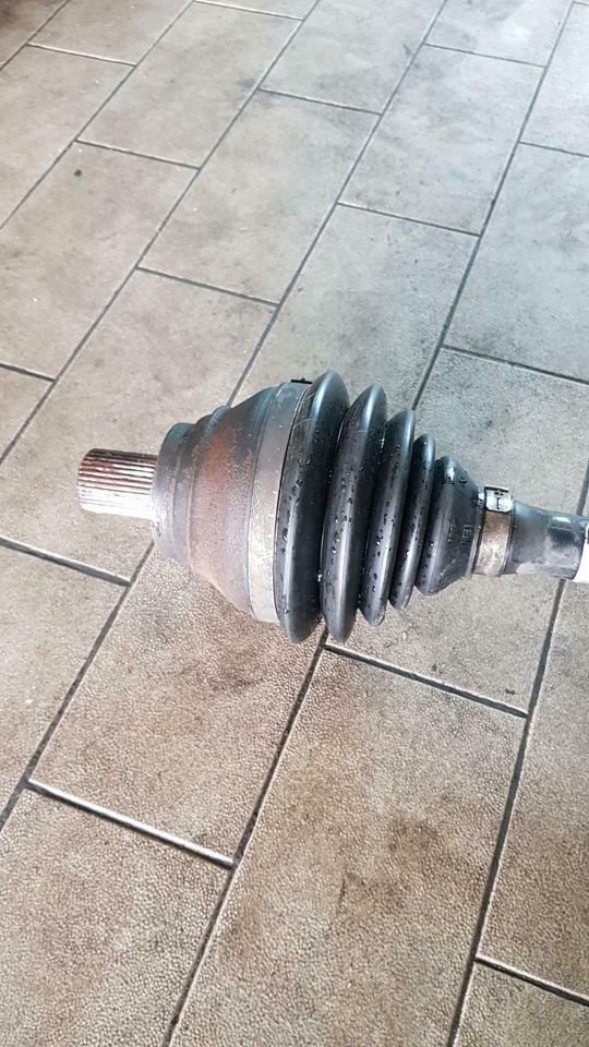 Antriebswelle vorne links Audi A3 8P 2.0tfsi 6 Gang 1K040727EE in Kevelaer