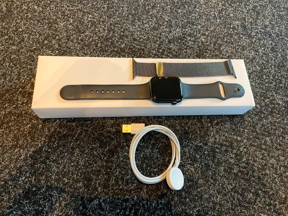 Apple Watch Serie 6 | 44 mm | Milanaise Armband in Berlin